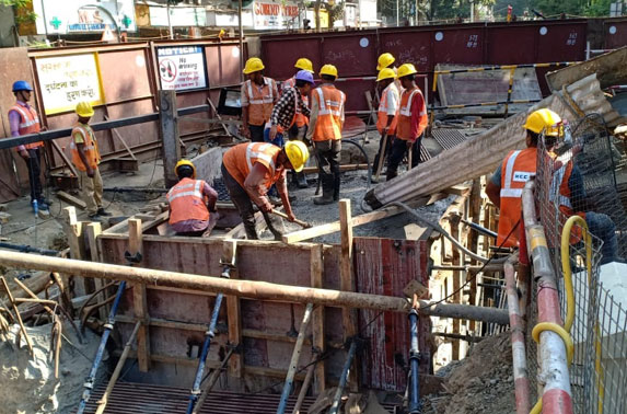 Grant Road Station - Chamber top slab concreting under progress