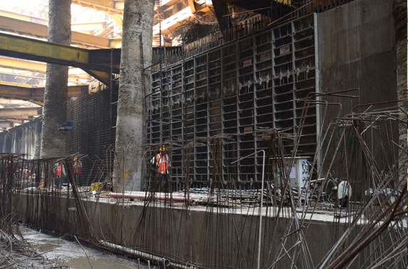 Worli- Side wall shuttering and reinforcement work in progress