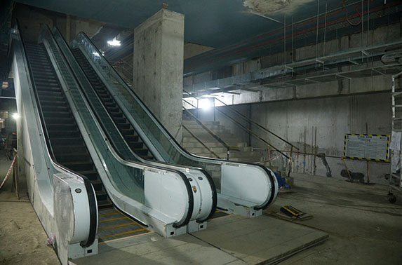 Spectacular visuals of science museum station located near recreational hotspots like Nehru Science Centre, Nehru Art Gallery, and National Sports Club of India