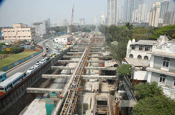 Spectacular visuals of science museum station located near recreational hotspots like Nehru Science Centre, Nehru Art Gallery, and National Sports Club of India