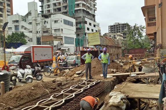 Guide wall casting at Dadar